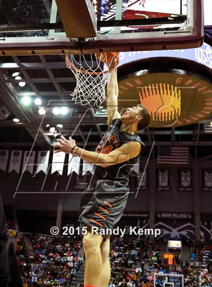 Thumbnail 2 in Bass Pro Tournament of Champions Slam Dunk Contest photogallery.