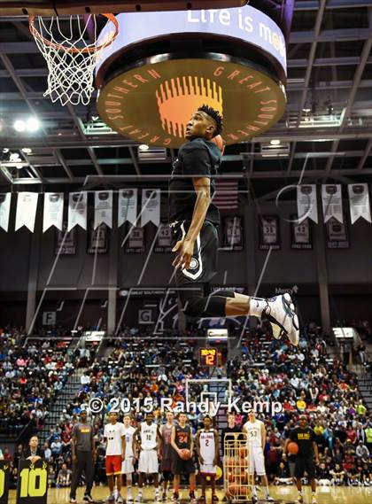 Thumbnail 2 in Bass Pro Tournament of Champions Slam Dunk Contest photogallery.
