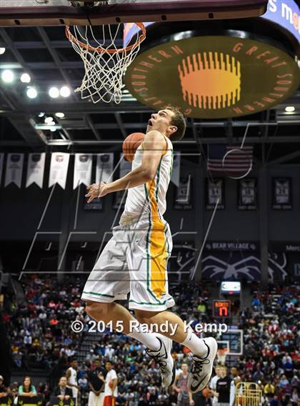 Thumbnail 3 in Bass Pro Tournament of Champions Slam Dunk Contest photogallery.