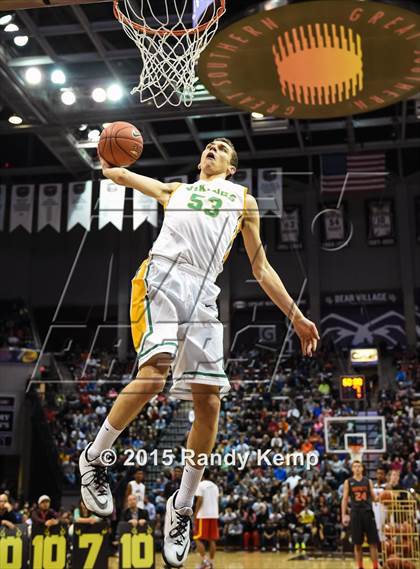 Thumbnail 2 in Bass Pro Tournament of Champions Slam Dunk Contest photogallery.
