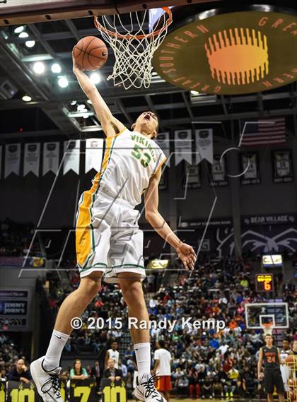 Thumbnail 3 in Bass Pro Tournament of Champions Slam Dunk Contest photogallery.