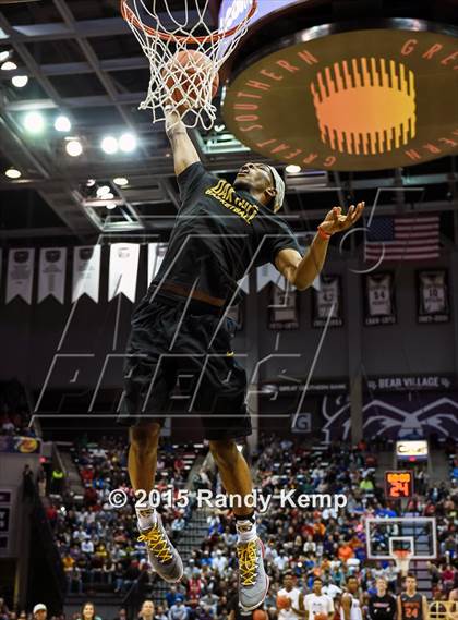 Thumbnail 3 in Bass Pro Tournament of Champions Slam Dunk Contest photogallery.