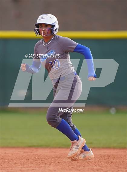 Thumbnail 2 in Arcadia vs. Sunnyside photogallery.