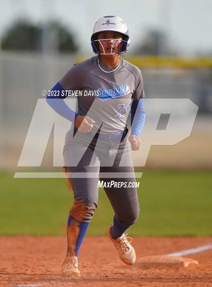 Thumbnail 1 in Arcadia vs. Sunnyside photogallery.