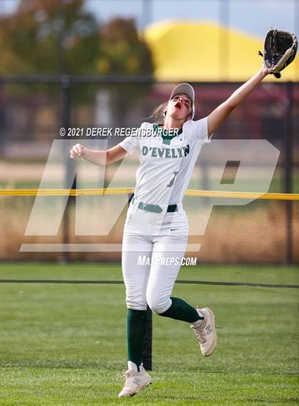 Thumbnail 1 in D'Evelyn vs Holy Family (CHSAA 4A Championship Final) photogallery.