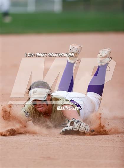 Thumbnail 2 in D'Evelyn vs Holy Family (CHSAA 4A Championship Final) photogallery.
