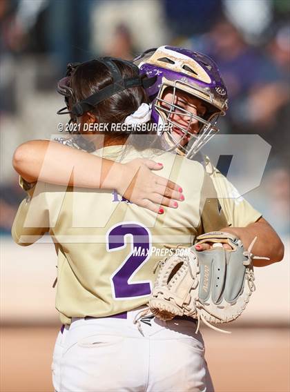 Thumbnail 3 in D'Evelyn vs Holy Family (CHSAA 4A Championship Final) photogallery.