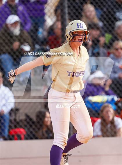 Thumbnail 3 in D'Evelyn vs Holy Family (CHSAA 4A Championship Final) photogallery.