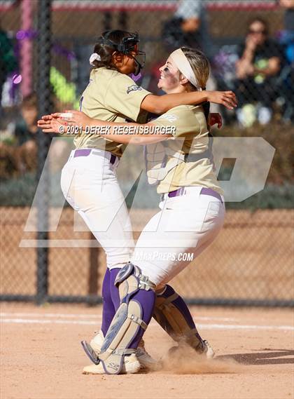 Thumbnail 3 in D'Evelyn vs Holy Family (CHSAA 4A Championship Final) photogallery.