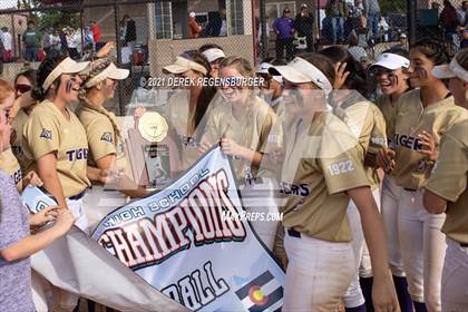 Thumbnail 1 in D'Evelyn vs Holy Family (CHSAA 4A Championship Final) photogallery.