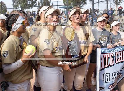 Thumbnail 3 in D'Evelyn vs Holy Family (CHSAA 4A Championship Final) photogallery.
