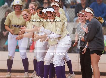 Thumbnail 1 in D'Evelyn vs Holy Family (CHSAA 4A Championship Final) photogallery.