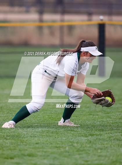 Thumbnail 2 in D'Evelyn vs Holy Family (CHSAA 4A Championship Final) photogallery.