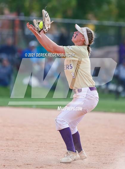 Thumbnail 1 in D'Evelyn vs Holy Family (CHSAA 4A Championship Final) photogallery.