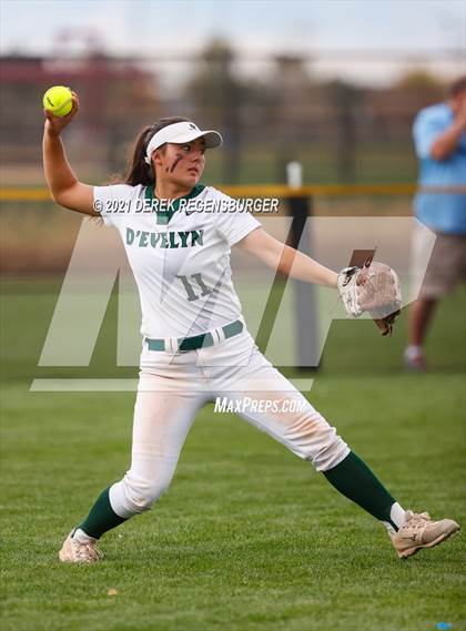 Thumbnail 3 in D'Evelyn vs Holy Family (CHSAA 4A Championship Final) photogallery.