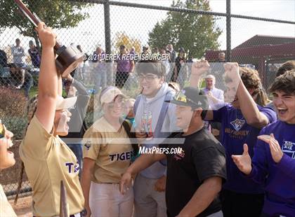 Thumbnail 1 in D'Evelyn vs Holy Family (CHSAA 4A Championship Final) photogallery.