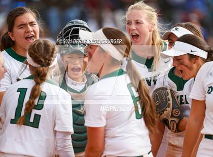 Thumbnail 3 in D'Evelyn vs Holy Family (CHSAA 4A Championship Final) photogallery.