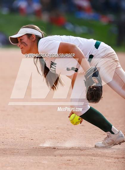 Thumbnail 1 in D'Evelyn vs Holy Family (CHSAA 4A Championship Final) photogallery.