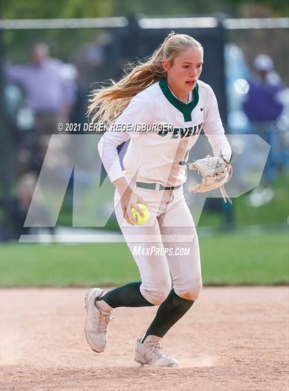 Thumbnail 3 in D'Evelyn vs Holy Family (CHSAA 4A Championship Final) photogallery.