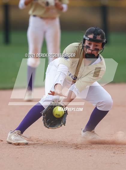 Thumbnail 1 in D'Evelyn vs Holy Family (CHSAA 4A Championship Final) photogallery.