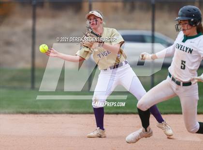 Thumbnail 3 in D'Evelyn vs Holy Family (CHSAA 4A Championship Final) photogallery.