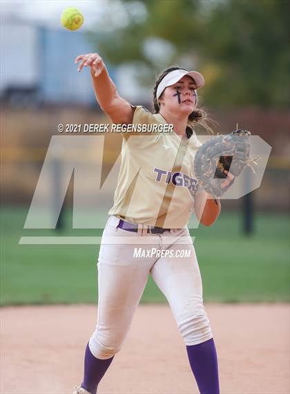 Thumbnail 2 in D'Evelyn vs Holy Family (CHSAA 4A Championship Final) photogallery.