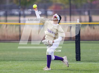 Thumbnail 2 in D'Evelyn vs Holy Family (CHSAA 4A Championship Final) photogallery.
