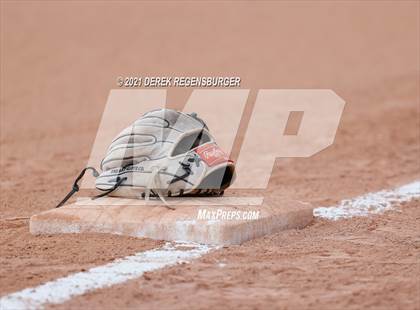 Thumbnail 1 in D'Evelyn vs Holy Family (CHSAA 4A Championship Final) photogallery.