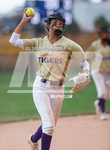 Thumbnail 2 in D'Evelyn vs Holy Family (CHSAA 4A Championship Final) photogallery.