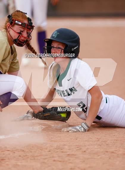 Thumbnail 3 in D'Evelyn vs Holy Family (CHSAA 4A Championship Final) photogallery.