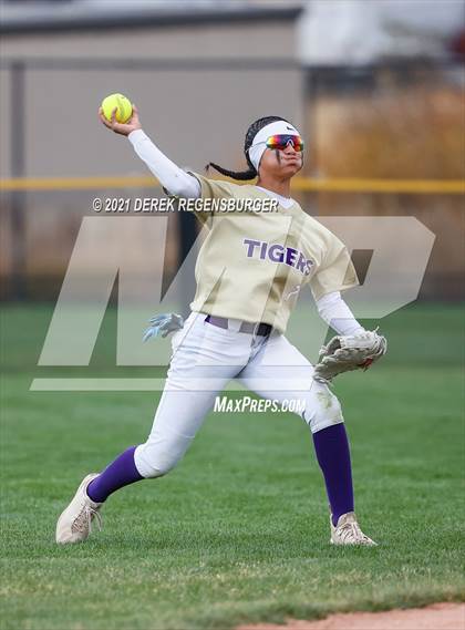Thumbnail 2 in D'Evelyn vs Holy Family (CHSAA 4A Championship Final) photogallery.