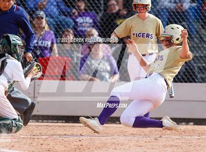 Thumbnail 3 in D'Evelyn vs Holy Family (CHSAA 4A Championship Final) photogallery.