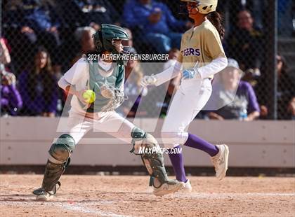 Thumbnail 3 in D'Evelyn vs Holy Family (CHSAA 4A Championship Final) photogallery.