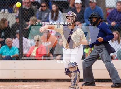 Thumbnail 3 in D'Evelyn vs Holy Family (CHSAA 4A Championship Final) photogallery.