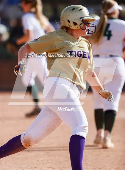 Thumbnail 1 in D'Evelyn vs Holy Family (CHSAA 4A Championship Final) photogallery.