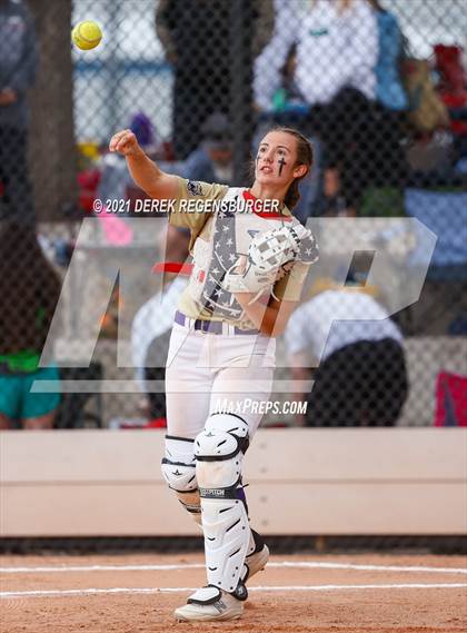 Thumbnail 1 in D'Evelyn vs Holy Family (CHSAA 4A Championship Final) photogallery.