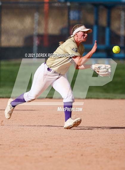 Thumbnail 1 in D'Evelyn vs Holy Family (CHSAA 4A Championship Final) photogallery.