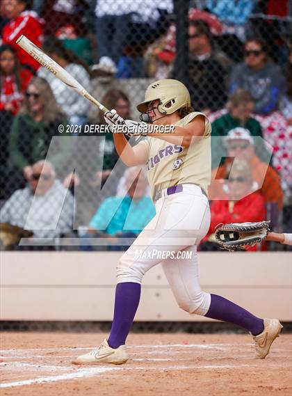 Thumbnail 1 in D'Evelyn vs Holy Family (CHSAA 4A Championship Final) photogallery.