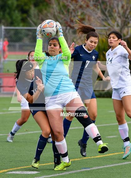 Thumbnail 3 in Notre Dame vs. King's Academy photogallery.