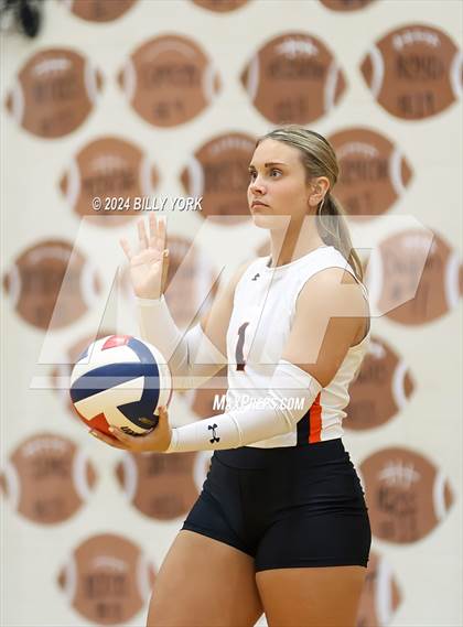 Thumbnail 2 in Grand Saline vs Alba-Golden photogallery.