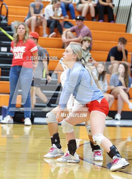 Thumbnail 1 in Grand Saline vs Alba-Golden photogallery.