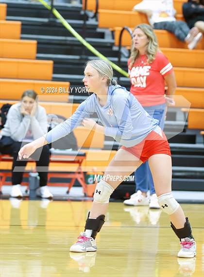 Thumbnail 2 in Grand Saline vs Alba-Golden photogallery.