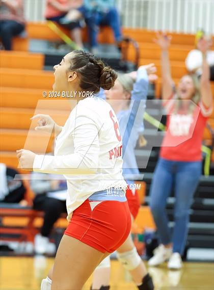 Thumbnail 2 in Grand Saline vs Alba-Golden photogallery.
