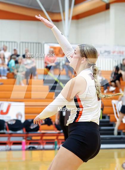 Thumbnail 2 in Grand Saline vs Alba-Golden photogallery.
