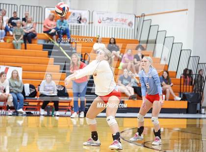 Thumbnail 2 in Grand Saline vs Alba-Golden photogallery.