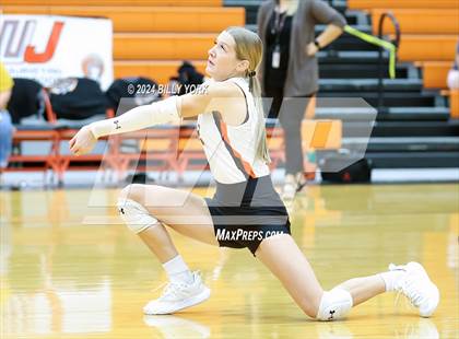 Thumbnail 1 in Grand Saline vs Alba-Golden photogallery.