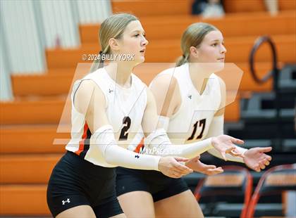 Thumbnail 3 in Grand Saline vs Alba-Golden photogallery.