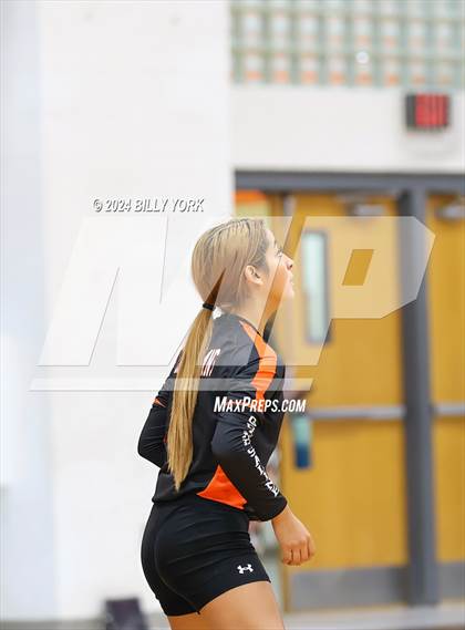 Thumbnail 2 in Grand Saline vs Alba-Golden photogallery.