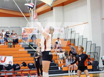Thumbnail 1 in Grand Saline vs Alba-Golden photogallery.