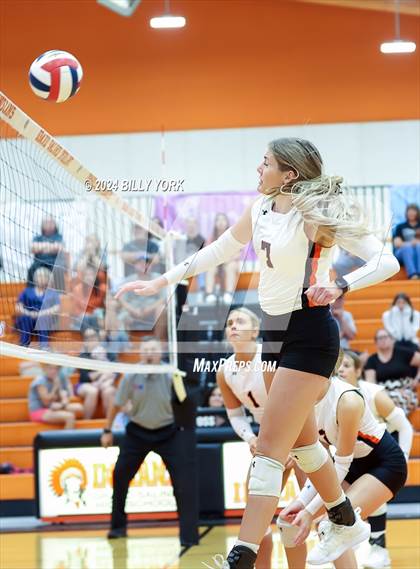 Thumbnail 2 in Grand Saline vs Alba-Golden photogallery.